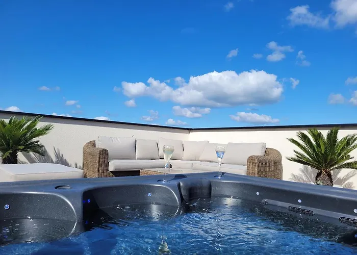 Villa La Thelma 5 étoiles, Piscine, Sauna Et Jacuzzi